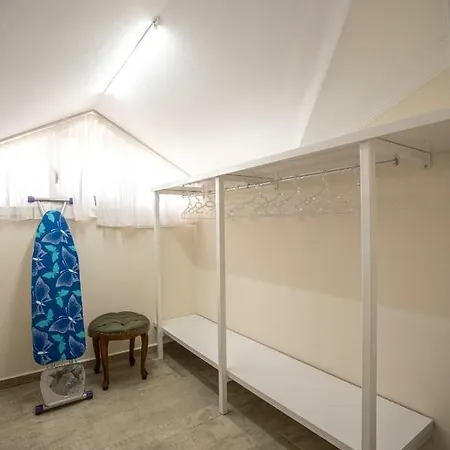 • Jakuzili Mustakil Havuzlu Lux Yeni Bati Villasi