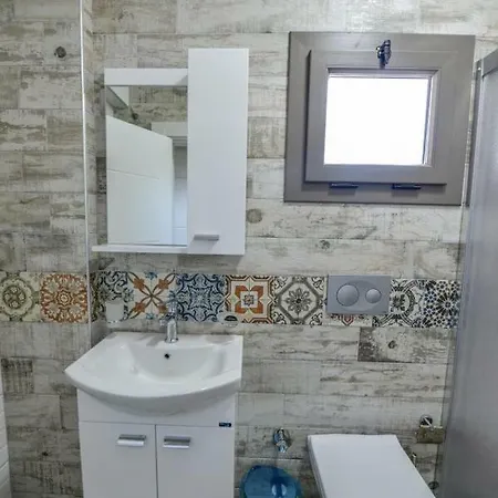 • Jakuzili Mustakil Havuzlu Lux Yeni Bati Villasi