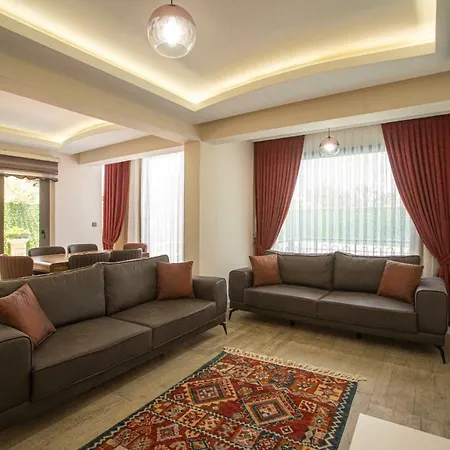 • Jakuzili Mustakil Havuzlu Lux Yeni Bati Villasi 페티예
