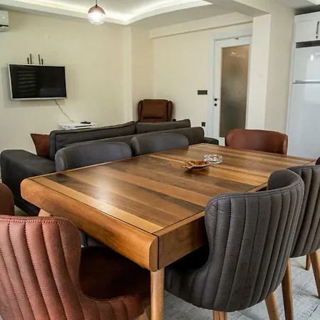 • Jakuzili Mustakil Havuzlu Lux Yeni Bati Villasi