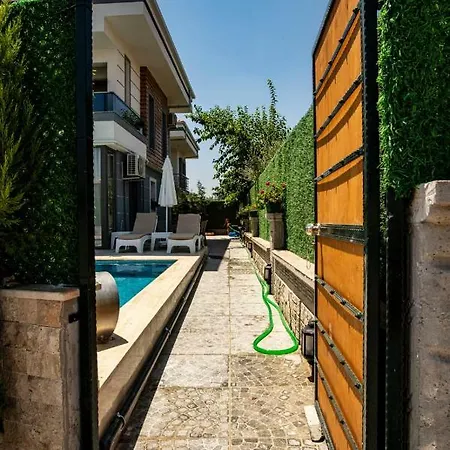 • Jakuzili Mustakil Havuzlu Lux Yeni Bati Villasi 페티예