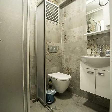 • Jakuzili Mustakil Havuzlu Lux Yeni Bati Villasi *