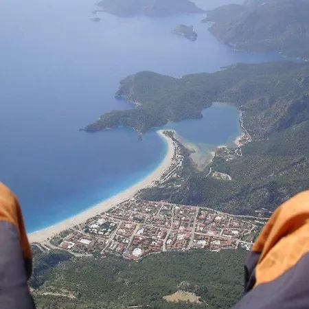 • Jakuzili Mustakil Havuzlu Lux Yeni Bati Villasi