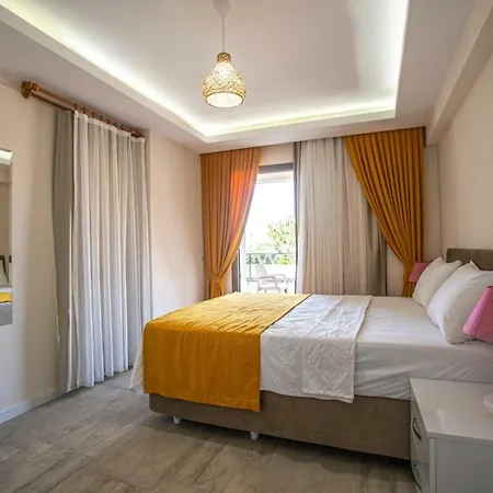 • Jakuzili Mustakil Havuzlu Lux Yeni Bati Villasi