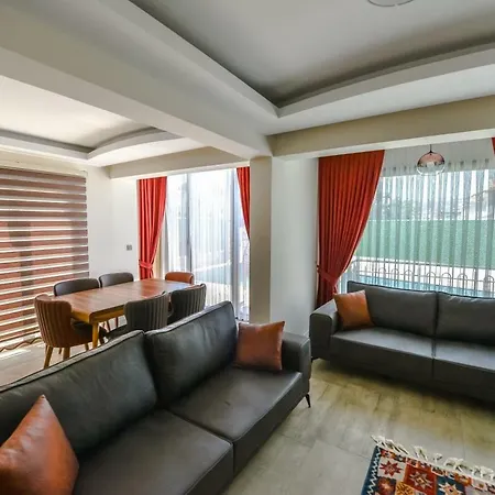 • Jakuzili Mustakil Havuzlu Lux Yeni Bati Villasi